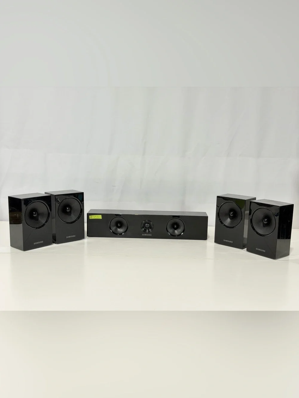 #452 Samsung Compact Surround Speaker System. PS-EC2-1 Center / 4 PS-ES3-1 Black
